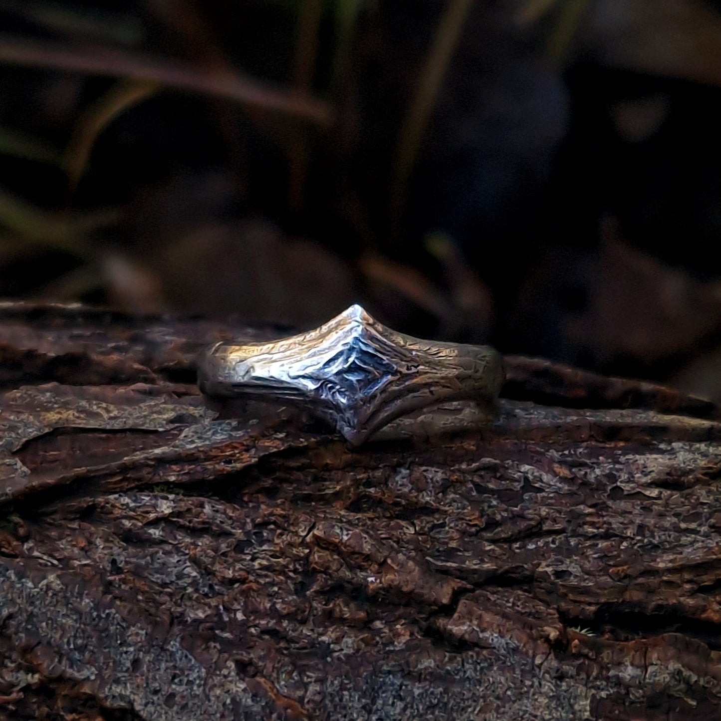 alternative unisex ring